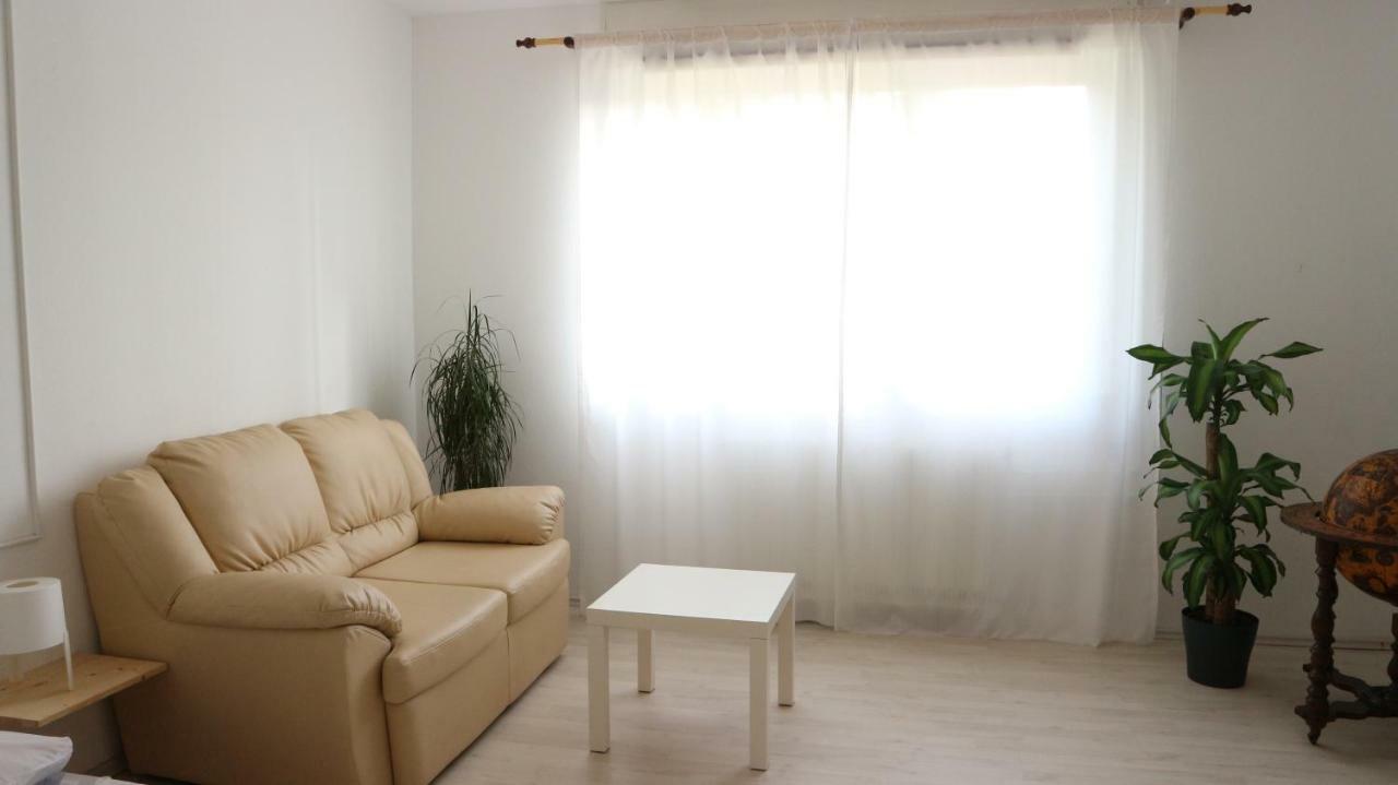 Apartman Lea *