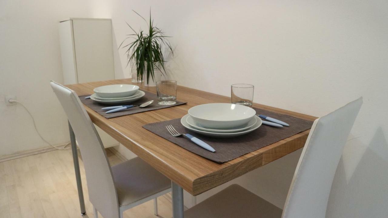 Apartman Lea *